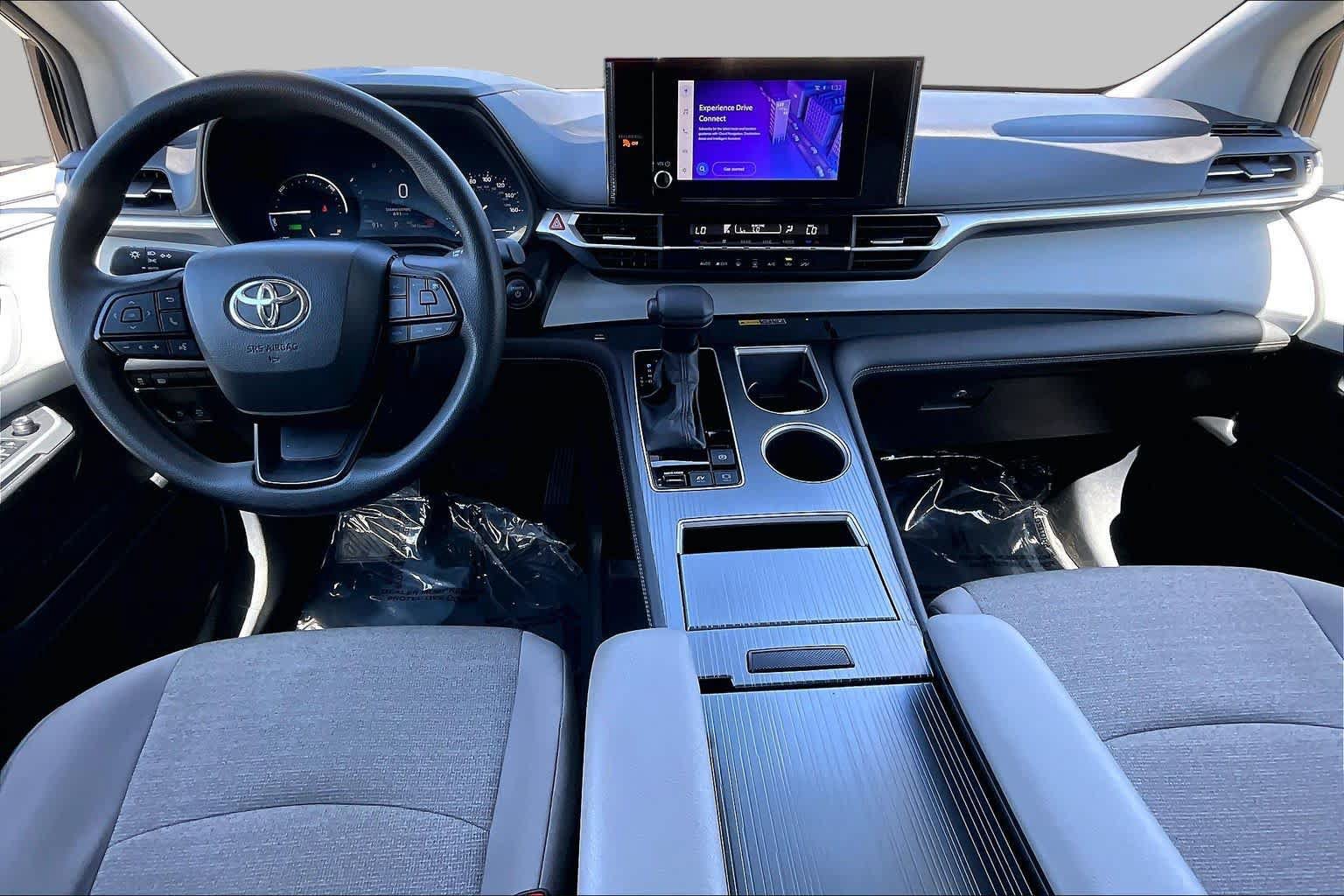 Certified 2025 Toyota Sienna LE FWD image 15