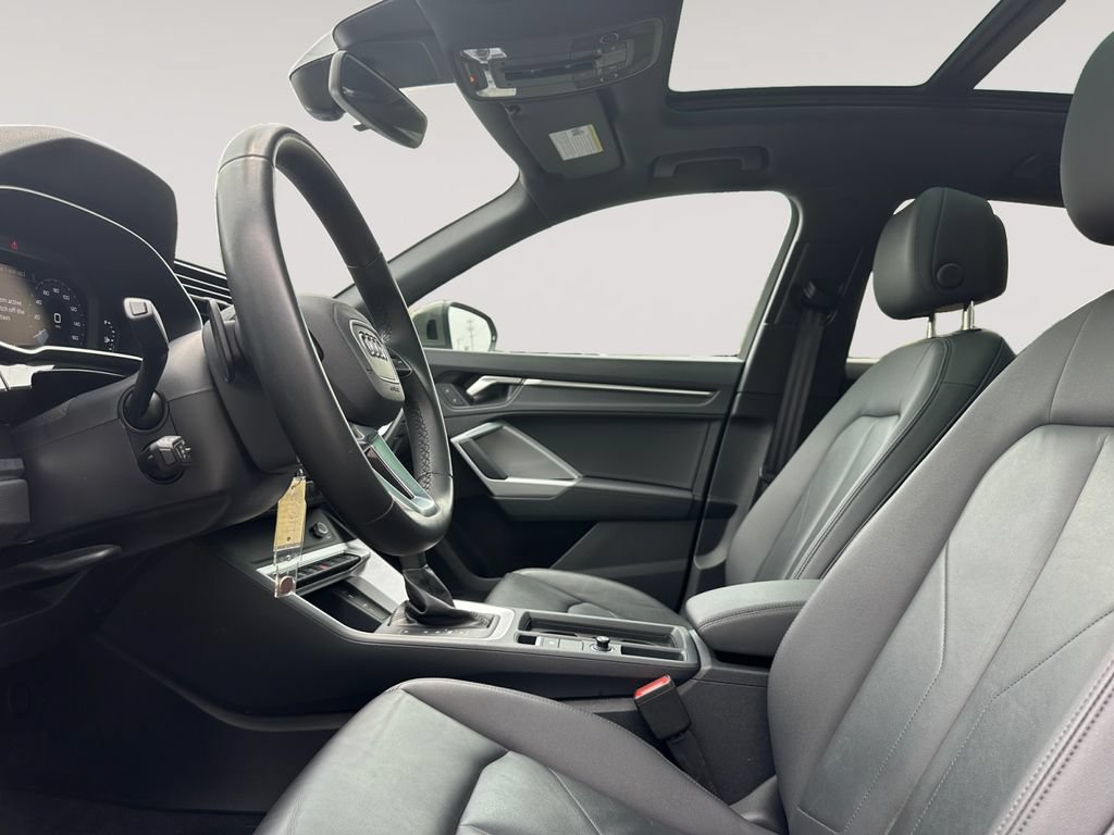 Certified 2025 Audi Q3 2.0T Premium AWD/4WD image 9