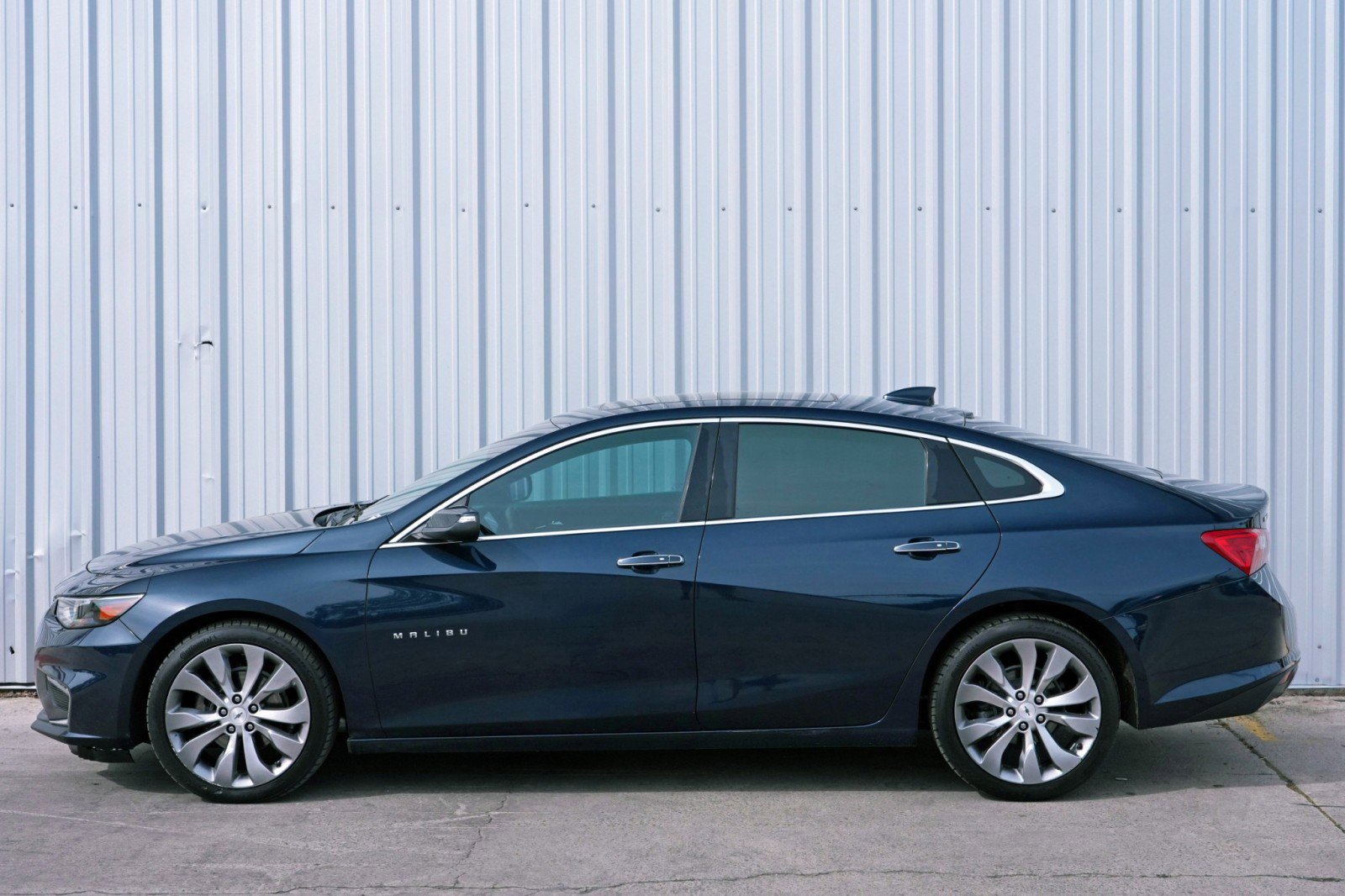 Used 2017 Chevrolet Malibu Premier w/ Premier Sun and Wheel Package image 43