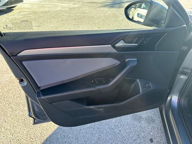 Certified 2025 Volkswagen Jetta SE w/ Sunroof Package image 11