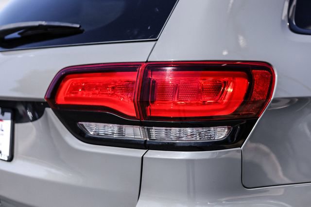 Used 2019 Jeep Grand Cherokee Altitude AWD/4WD image 17