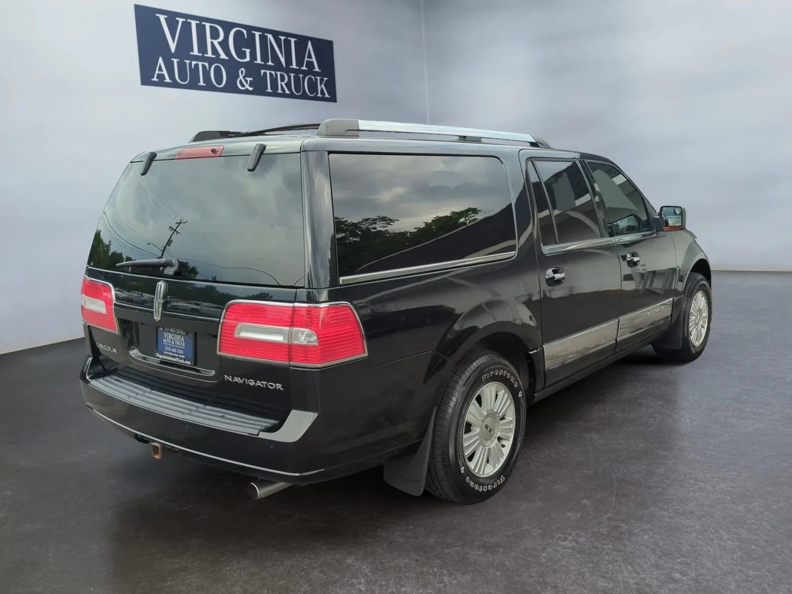 Used 2014 Lincoln Navigator L 4WD image 11