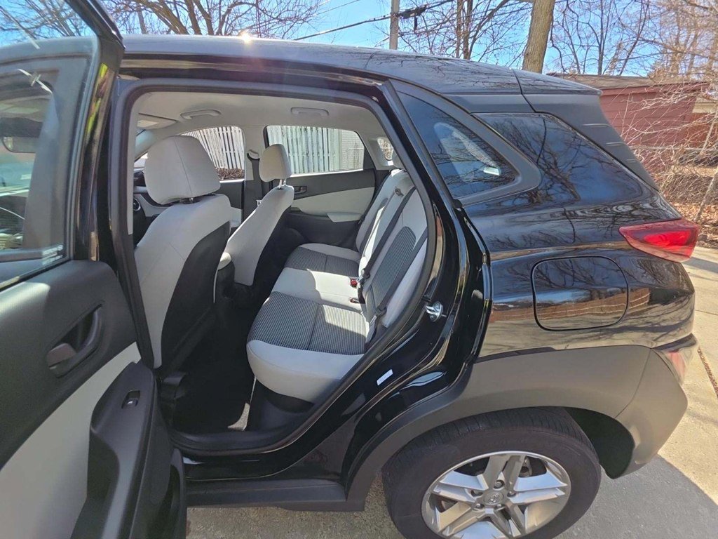 Used 2023 Hyundai Kona SE FWD image 6
