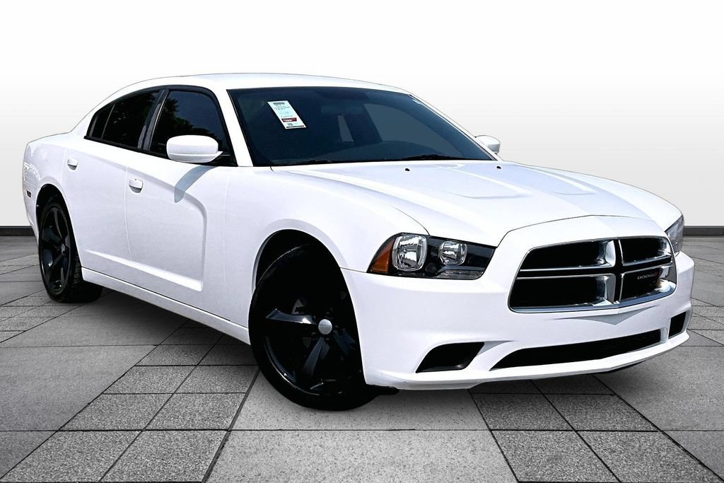 Used 2013 Dodge Charger SE RWD image 2