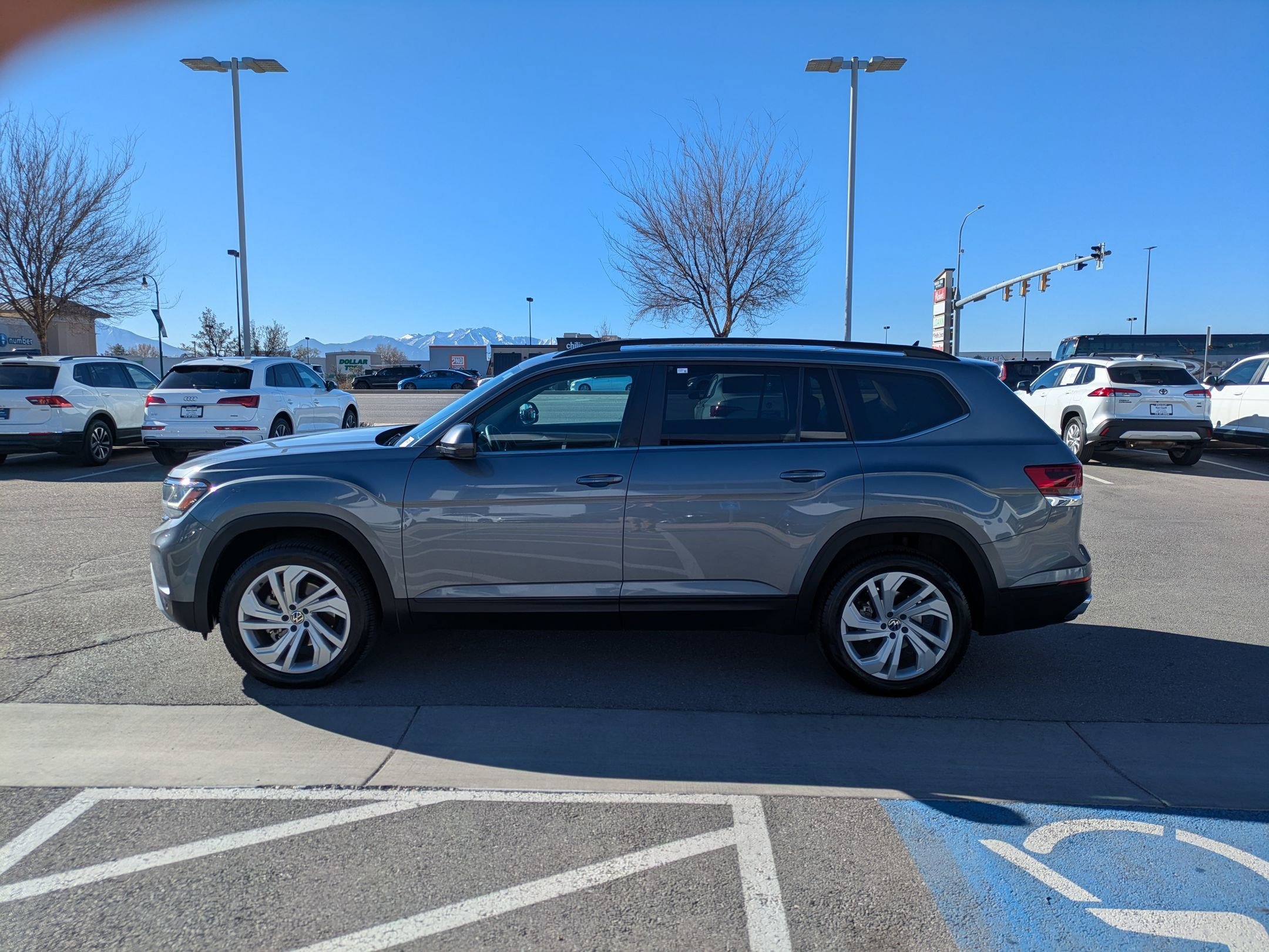 Used 2022 Volkswagen Atlas SE w/ Panoramic Sunroof Package image 10