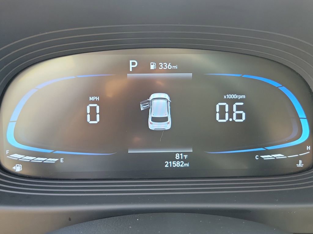 Used 2025 Hyundai Venue SEL image 24