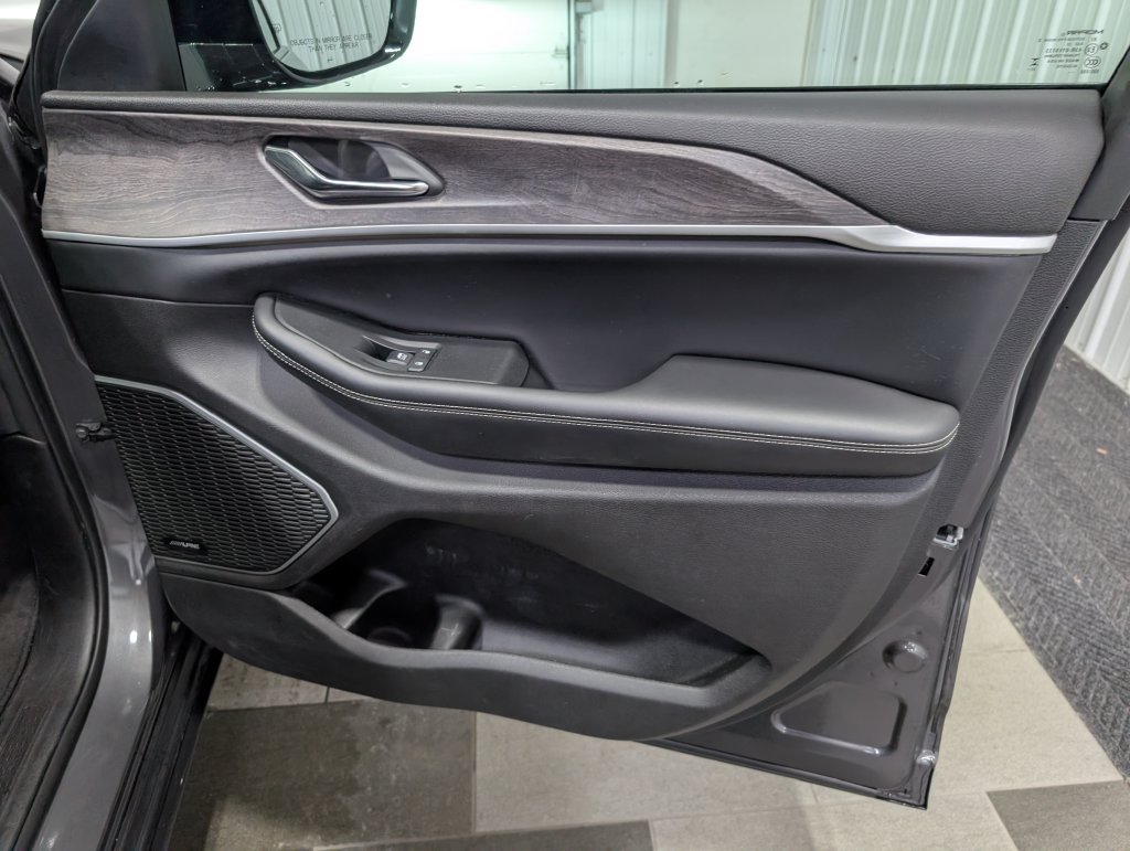 Used 2024 Jeep Grand Cherokee Limited 4xe AWD/4WD image 28