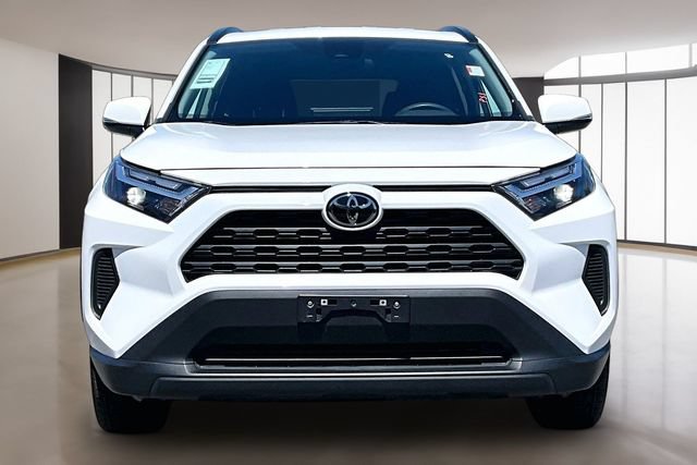 Used 2025 Toyota RAV4 XLE FWD image 2