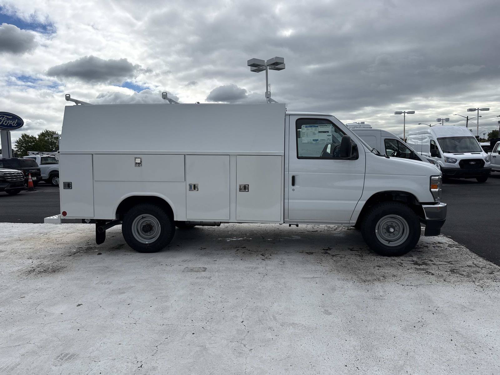 New 2027 Ford E-350 and Econoline 350 Super Duty w/ Power Equipment Group RWD image 2