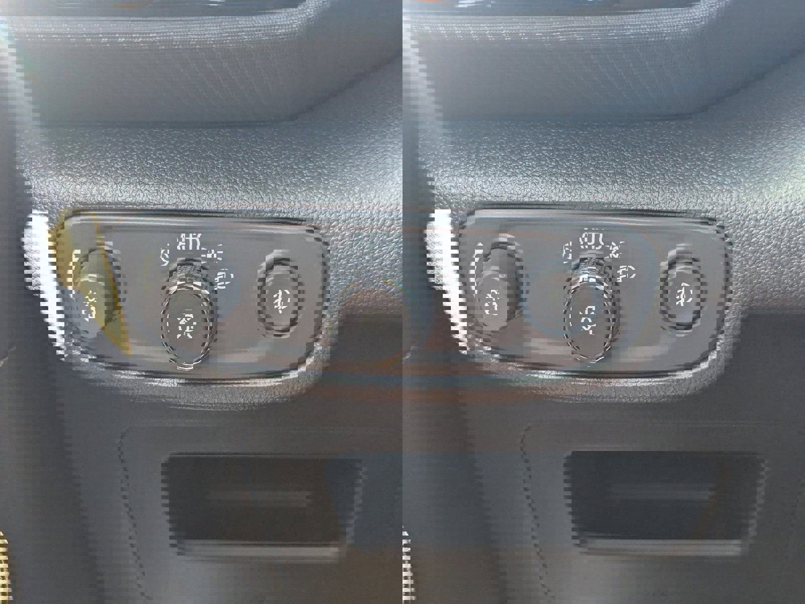 Used 2023 Chevrolet TrailBlazer LT FWD image 31