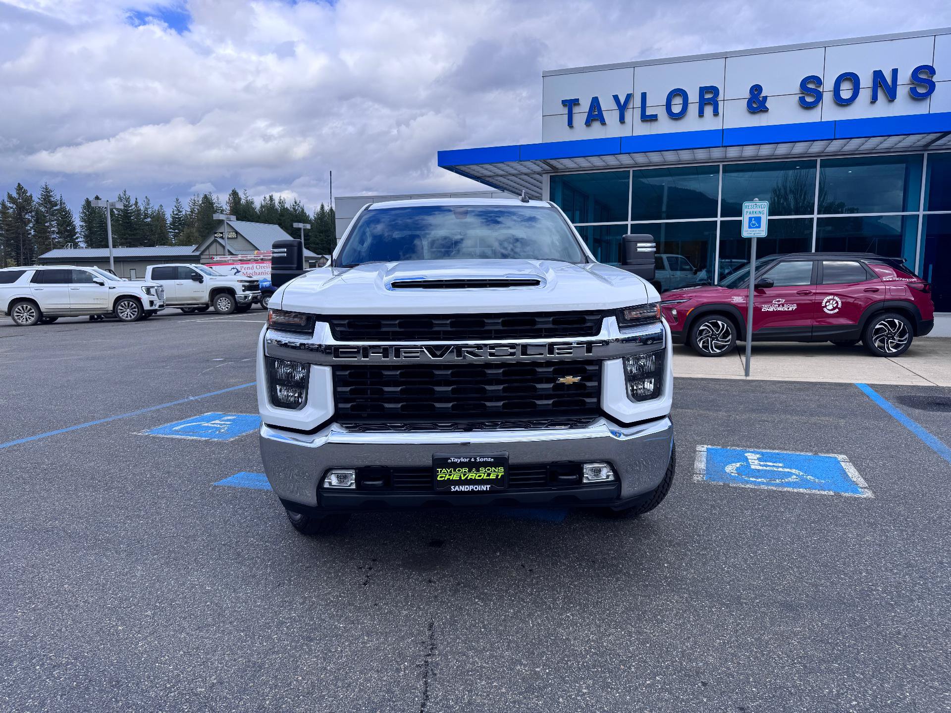 Used 2023 Chevrolet Silverado 2500 LT w/ Convenience Package AWD/4WD image 2