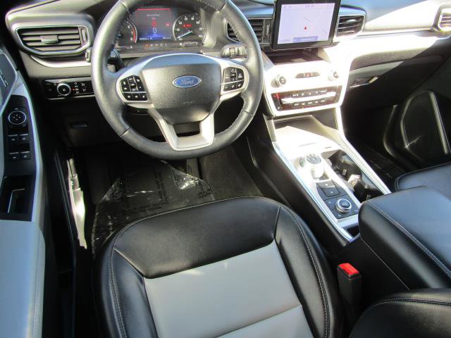 Used 2023 Ford Explorer XLT w/ Equipment Group 202A image 2