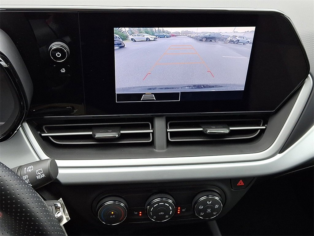 Used 2024 Chevrolet Trax RS w/ Sunroof Package image 19