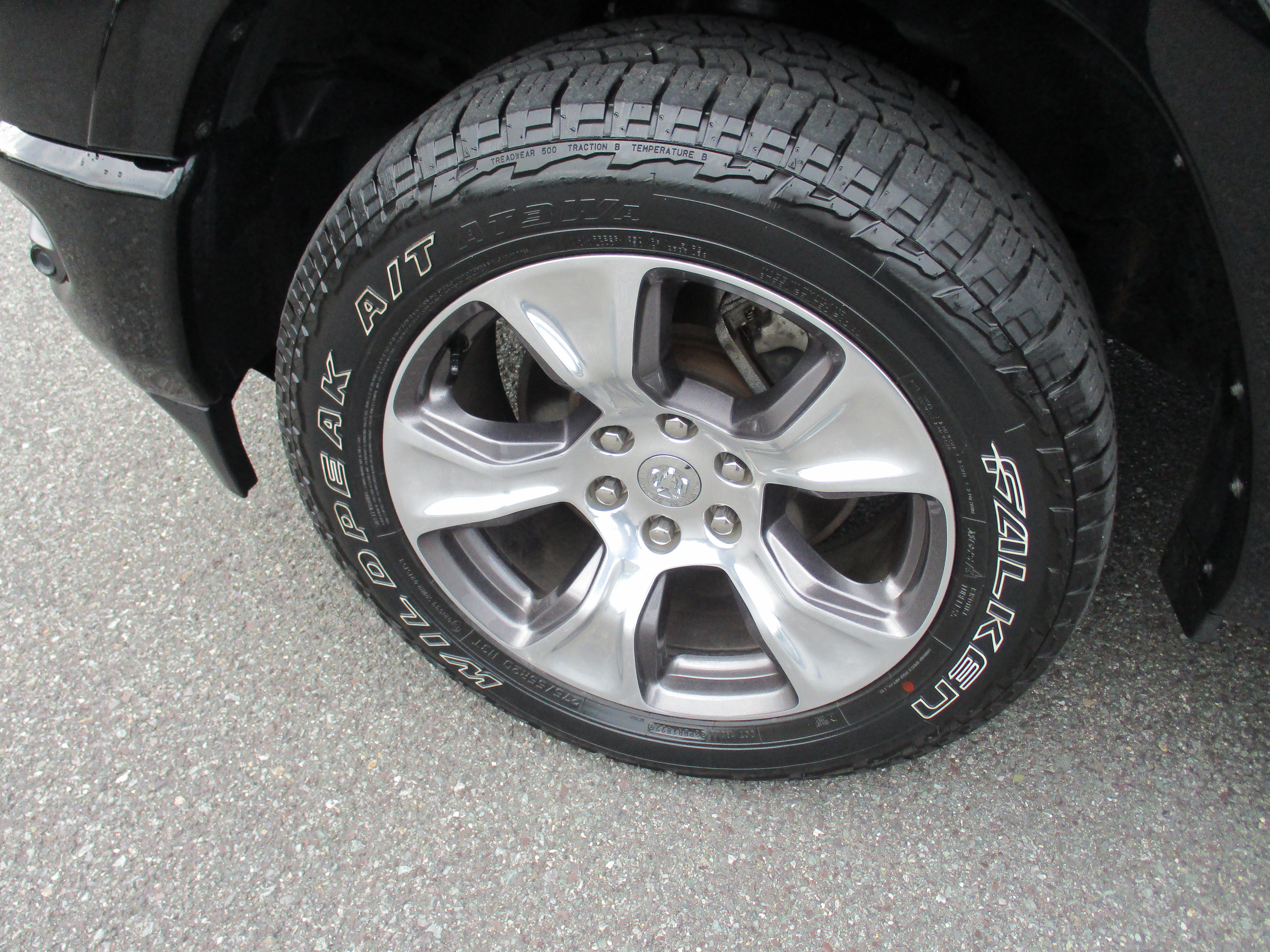 Used 2020 RAM 1500 Laramie AWD/4WD image 9