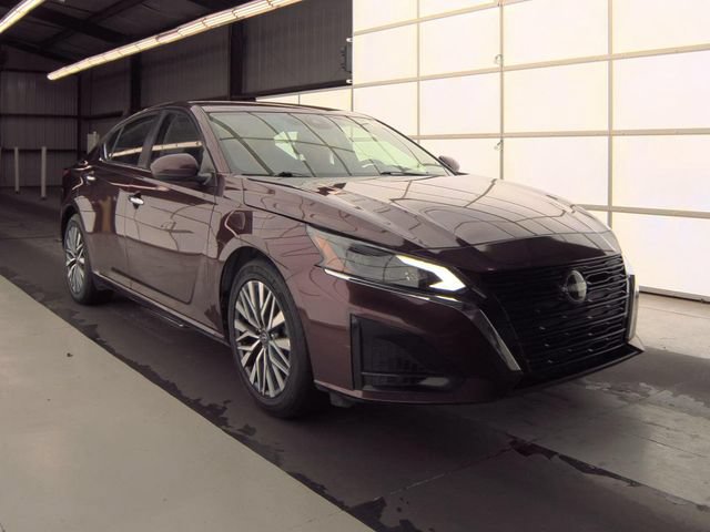 Used 2023 Nissan Altima 2.5 SV FWD image 11