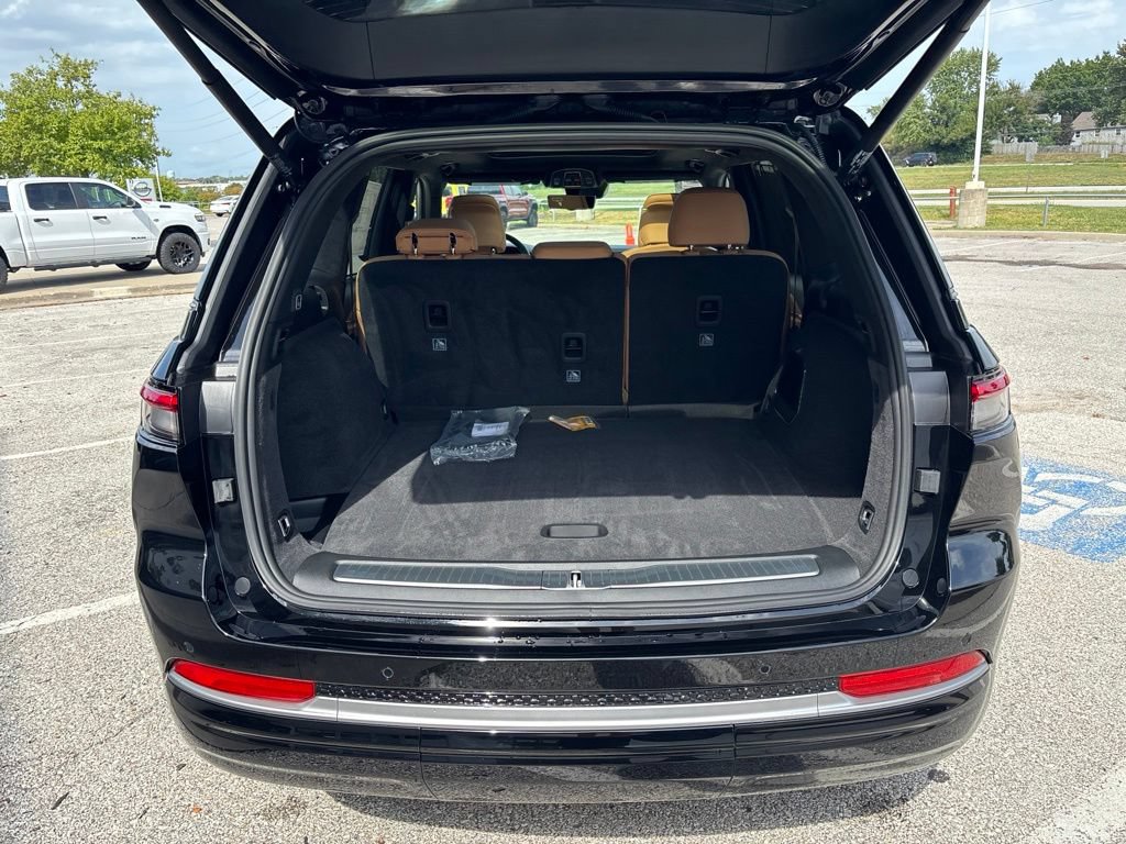 New 2027 Jeep Grand Cherokee Summit AWD/4WD image 15