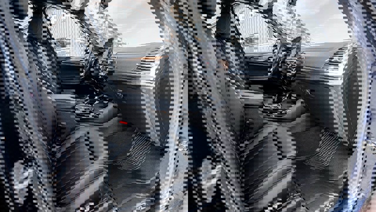 Used 2023 BMW X3 xDrive30i w/ Premium Package image 17