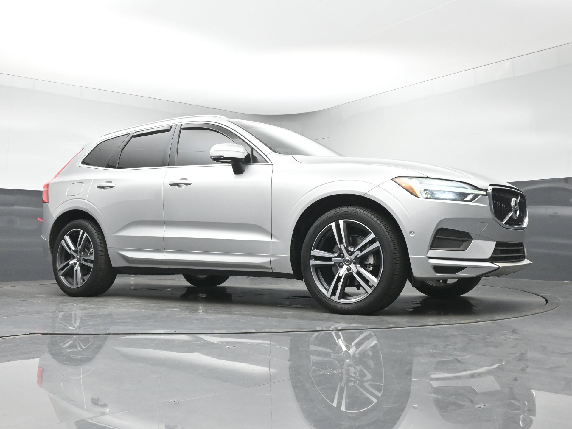 Used 2018 Volvo XC60 T5 Momentum w/ Vision Package AWD/4WD image 10