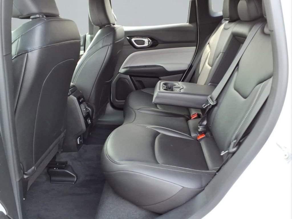 Used 2025 Jeep Compass Limited image 25