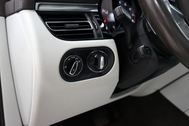 Used 2020 Porsche Macan S image 32