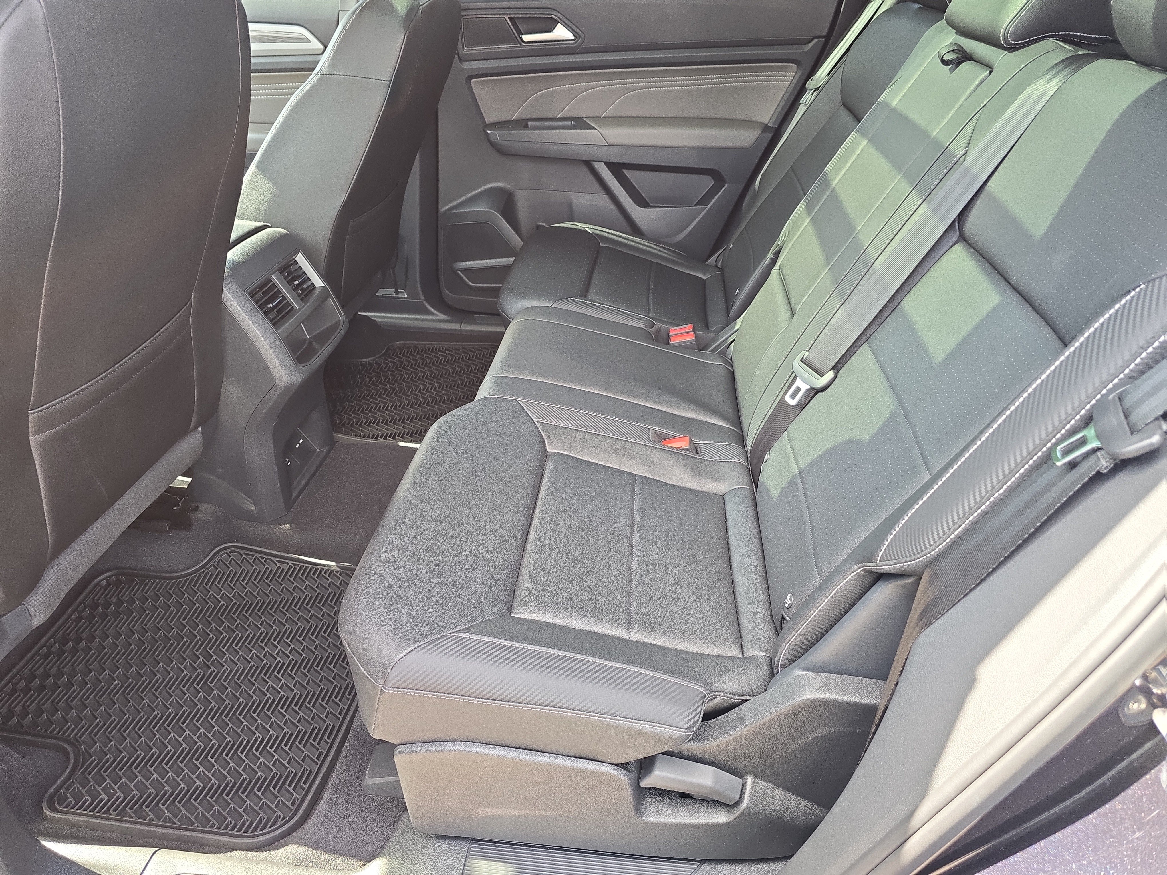 Used 2023 Volkswagen Atlas Cross Sport SE w/ Panoramic Sunroof Package AWD/4WD image 17