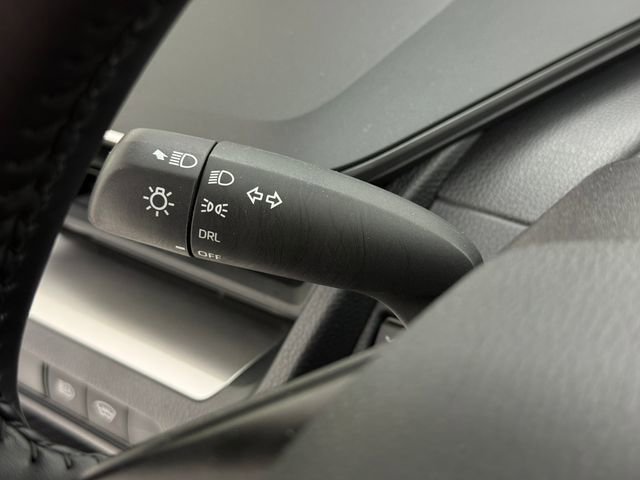 Used 2025 Toyota Prius LE FWD image 13