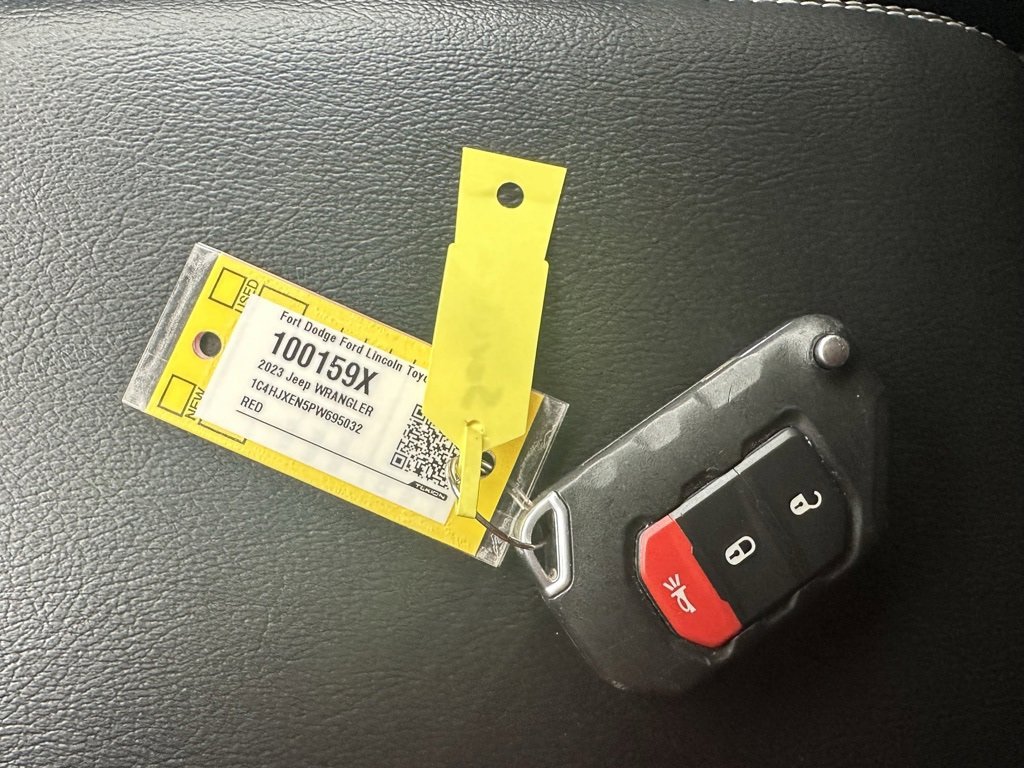 Used 2023 Jeep Wrangler Sahara image 35