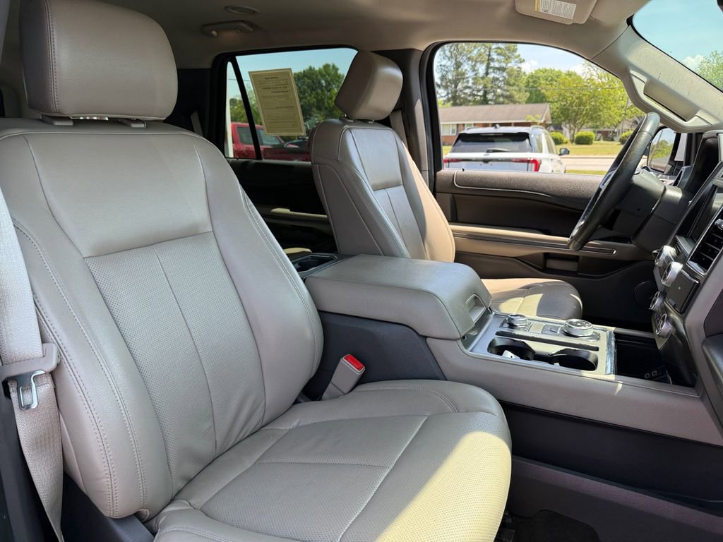 Used 2019 Ford Expedition XLT w/ Equipment Group 202A AWD/4WD image 20