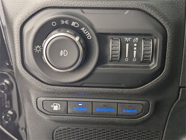 Used 2021 Jeep Wrangler Unlimited Sahara w/ Cold Weather Group image 13