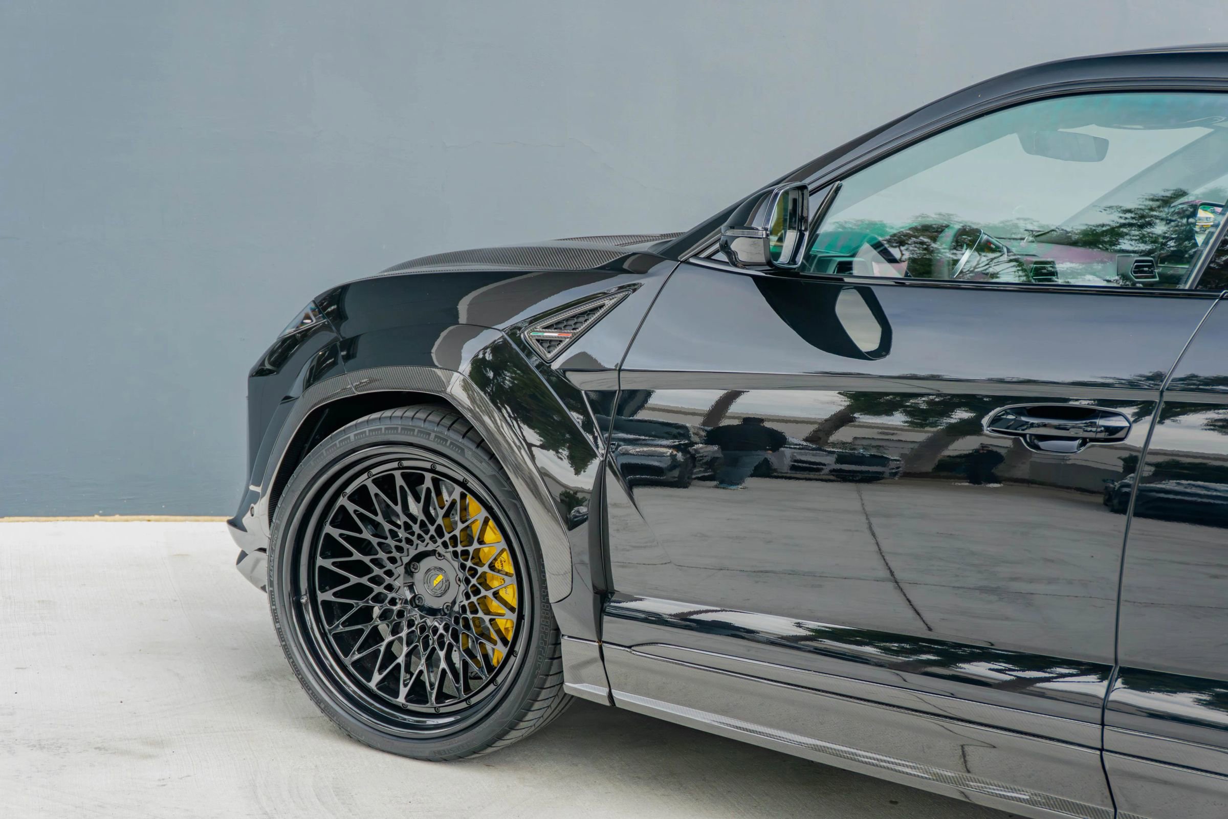 Used 2025 Lamborghini Urus SE image 55