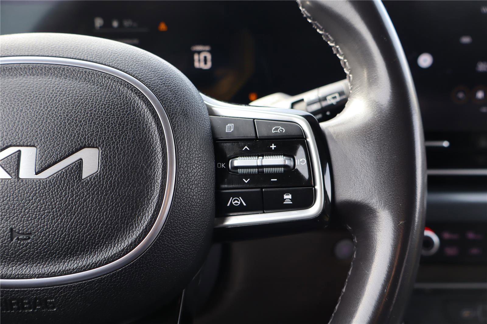 Certified 2025 Kia Carnival image 17