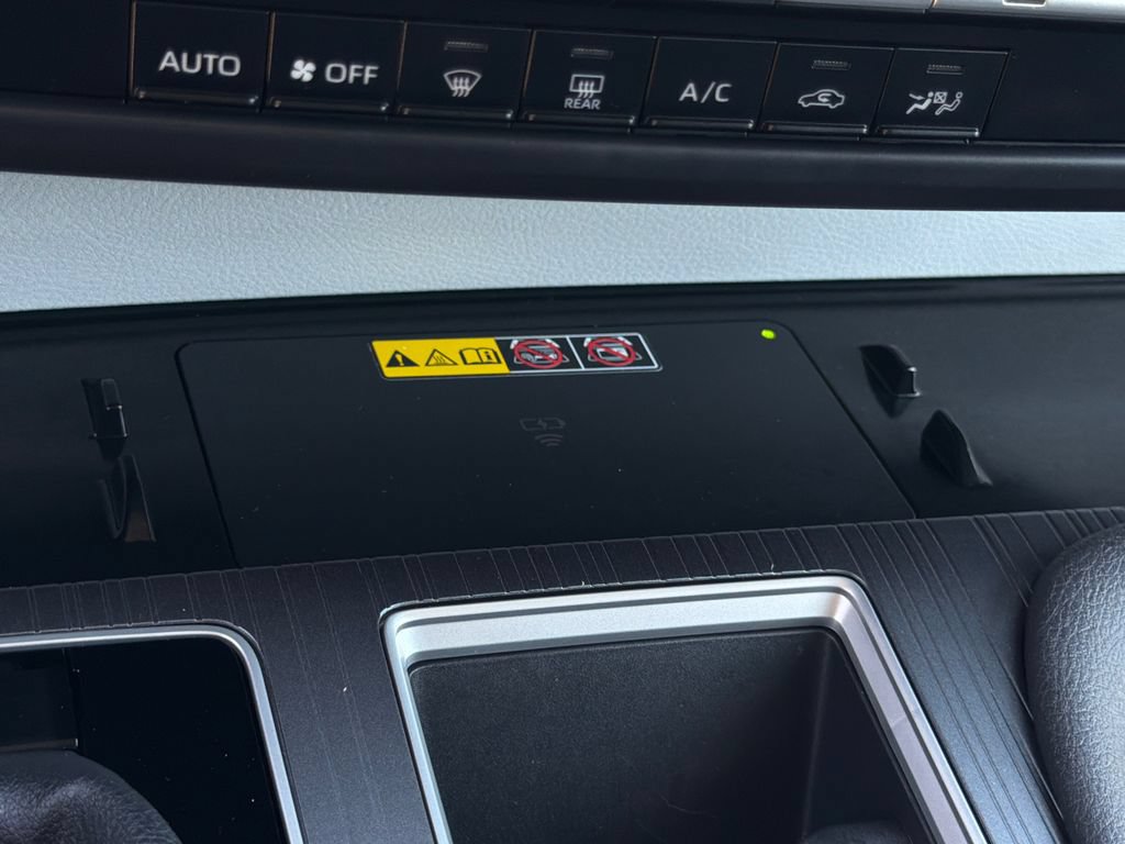 Used 2025 Toyota Sienna LE FWD image 30