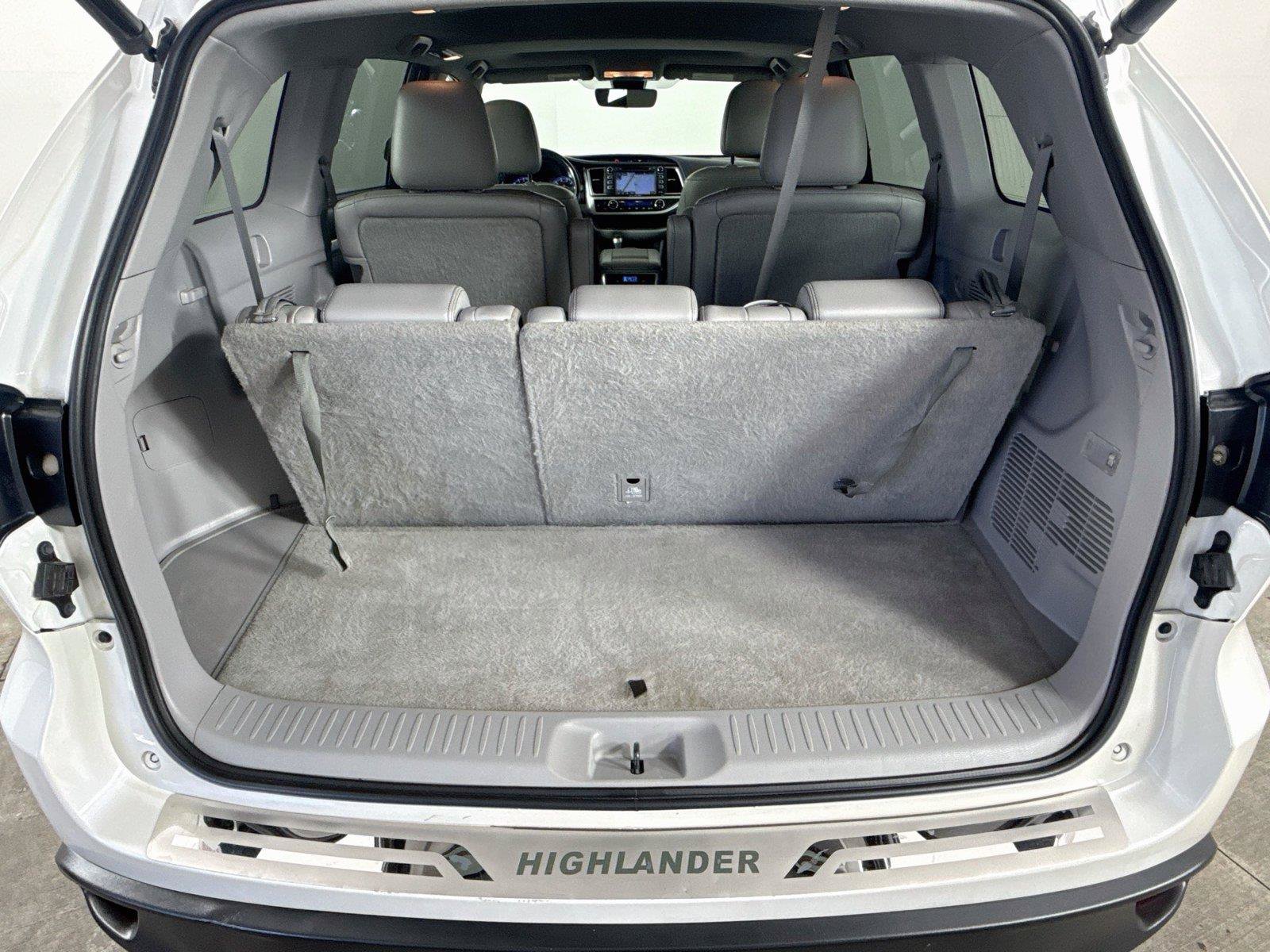 Used 2017 Toyota Highlander XLE AWD/4WD image 29
