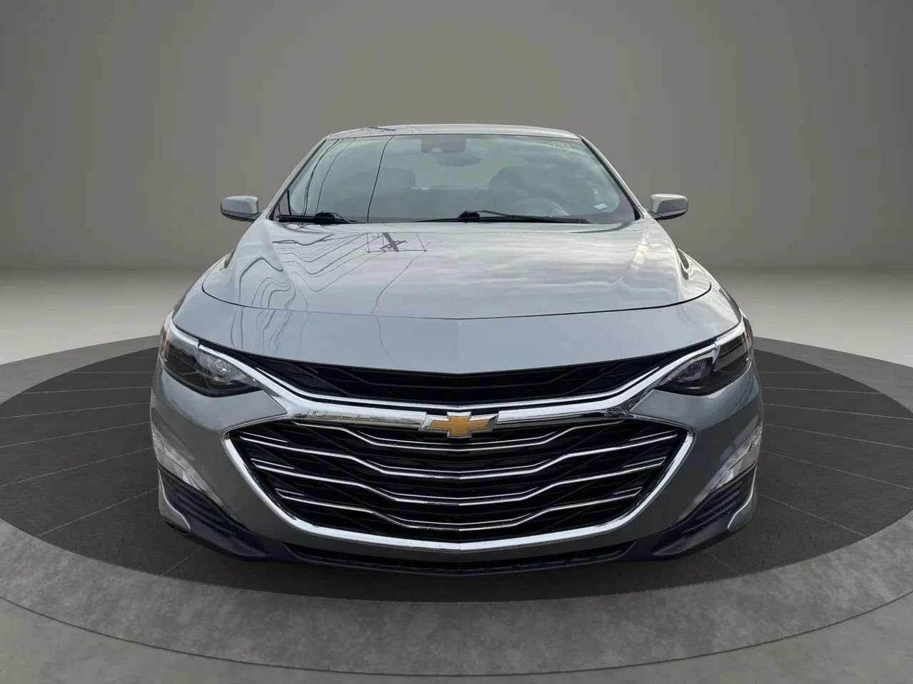 Used 2024 Chevrolet Malibu LT FWD image 2