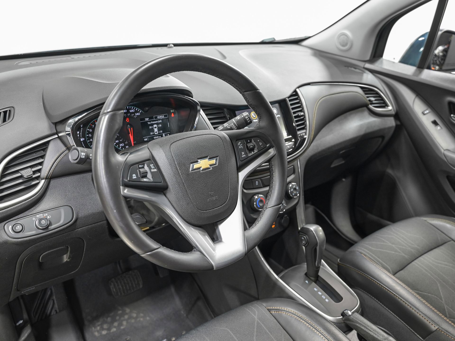 Used 2018 Chevrolet Trax LT w/ LT Convenience Package image 16