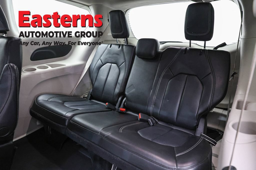 Used 2023 Chrysler Pacifica Touring-L FWD image 28