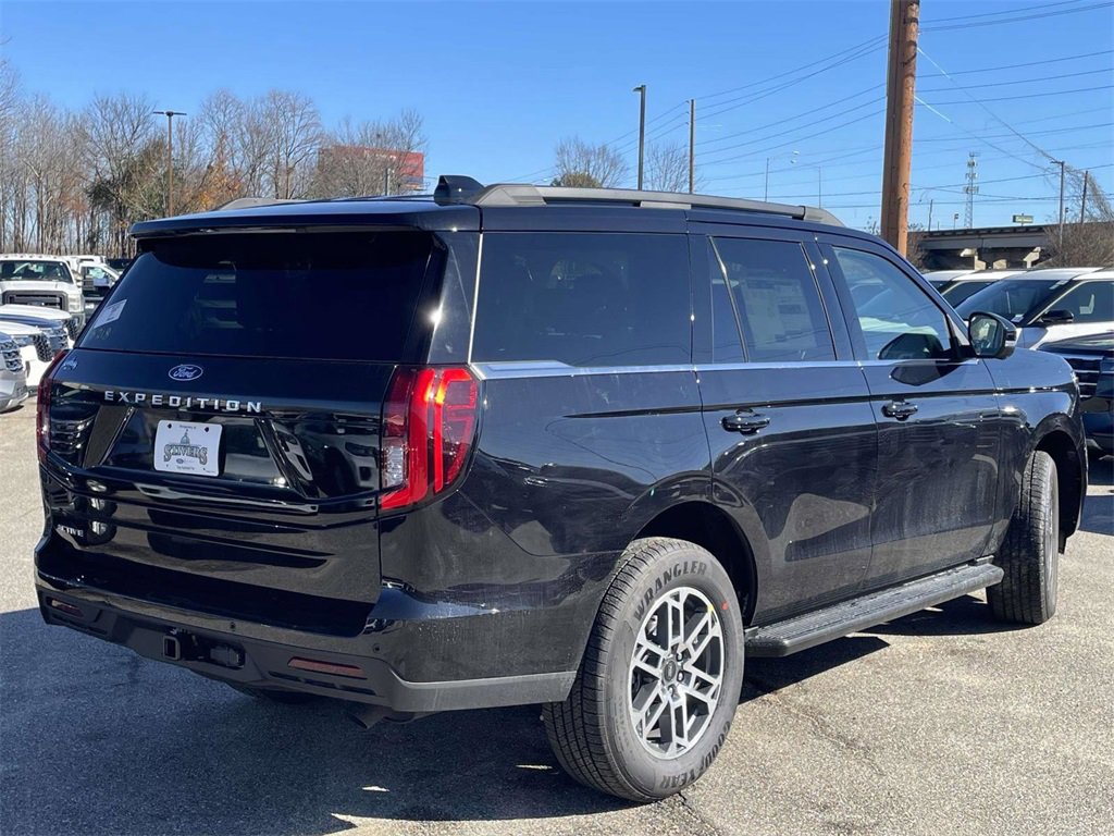 New 2026 Ford Expedition Active image 3