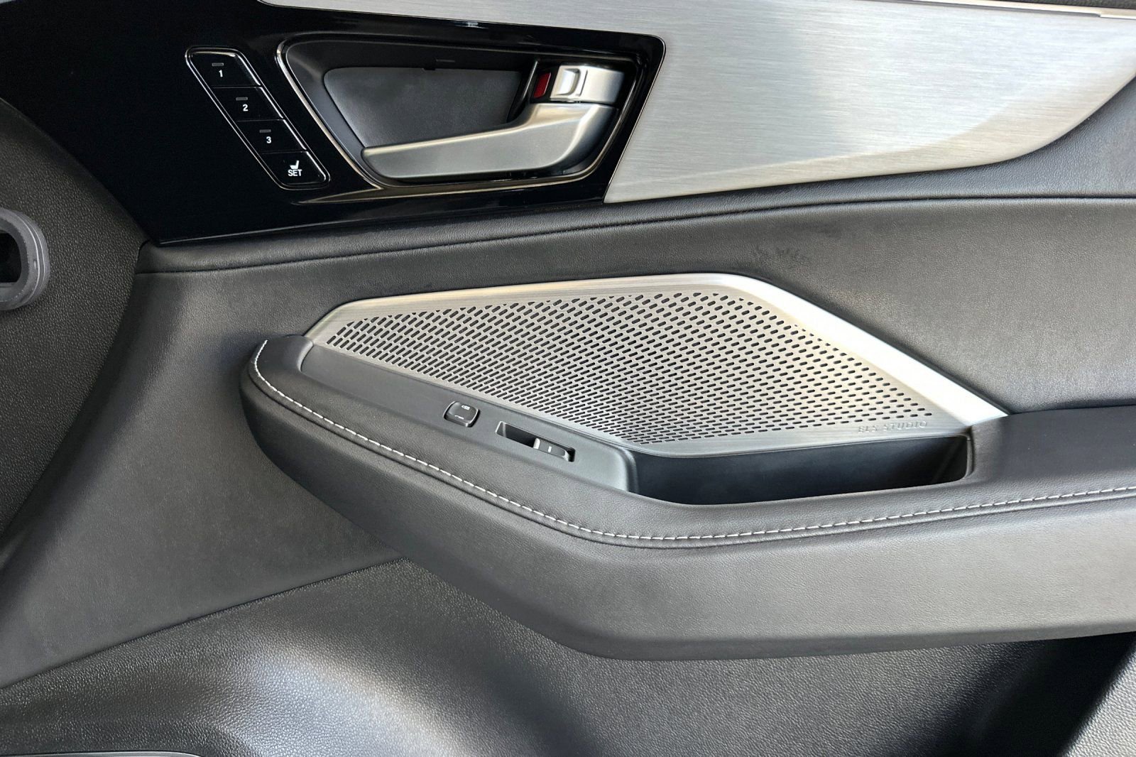Used 2024 Acura MDX FWD w/ Technology Package image 21