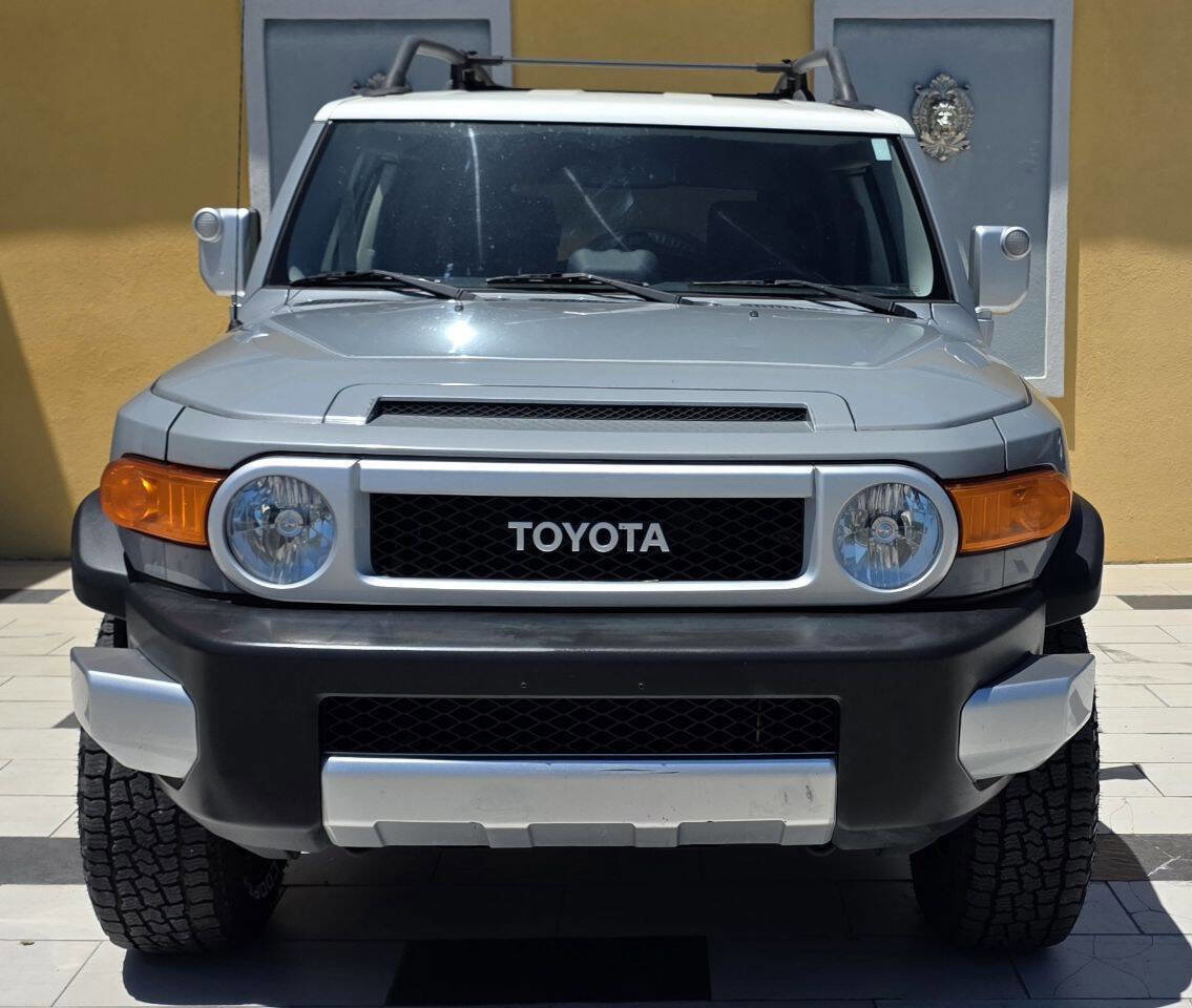 Used 2014 Toyota FJ Cruiser 4WD w/ Upgrade Package image 2