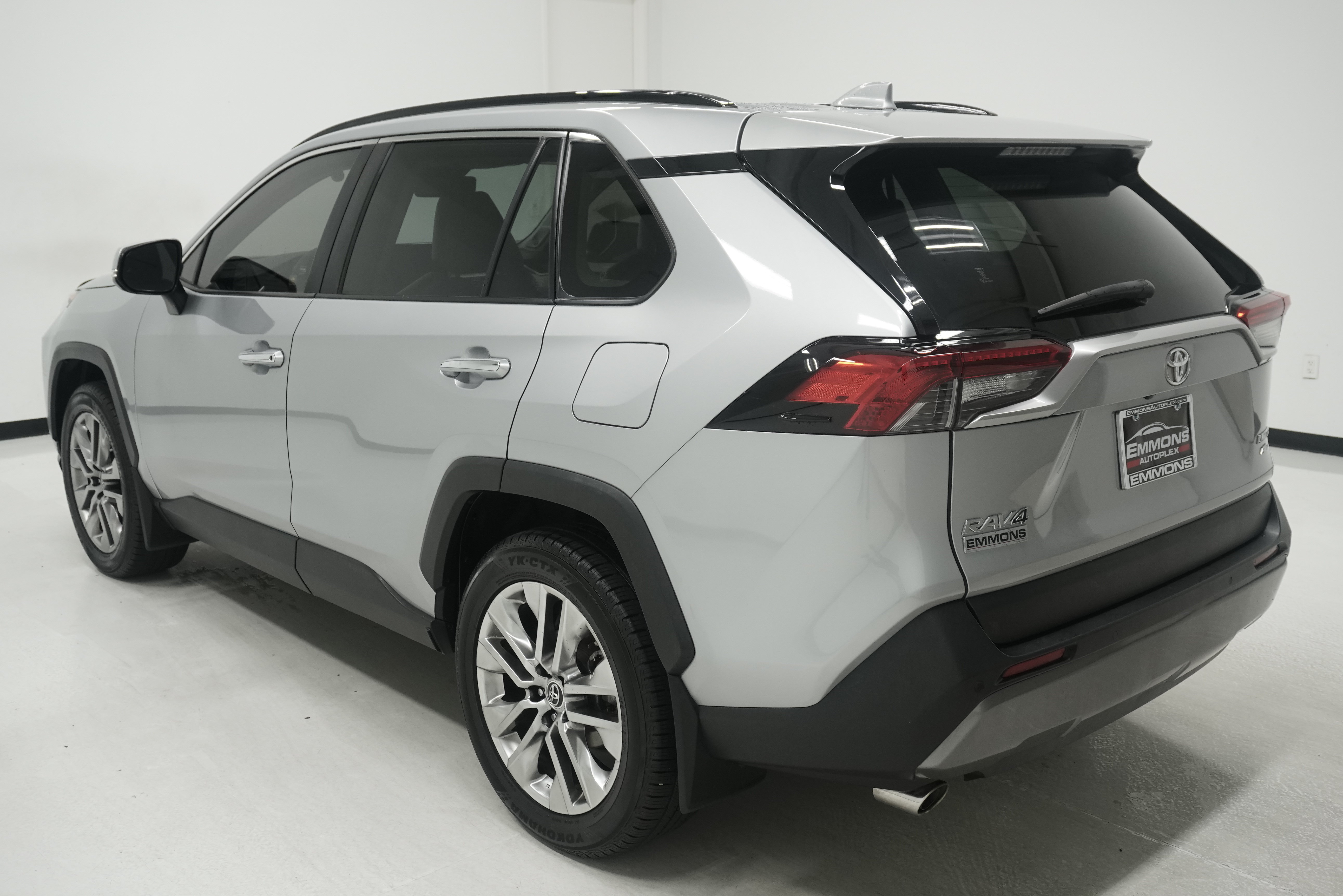 Used 2019 Toyota RAV4 Limited w/ Advanced Technology Package AWD/4WD image 6