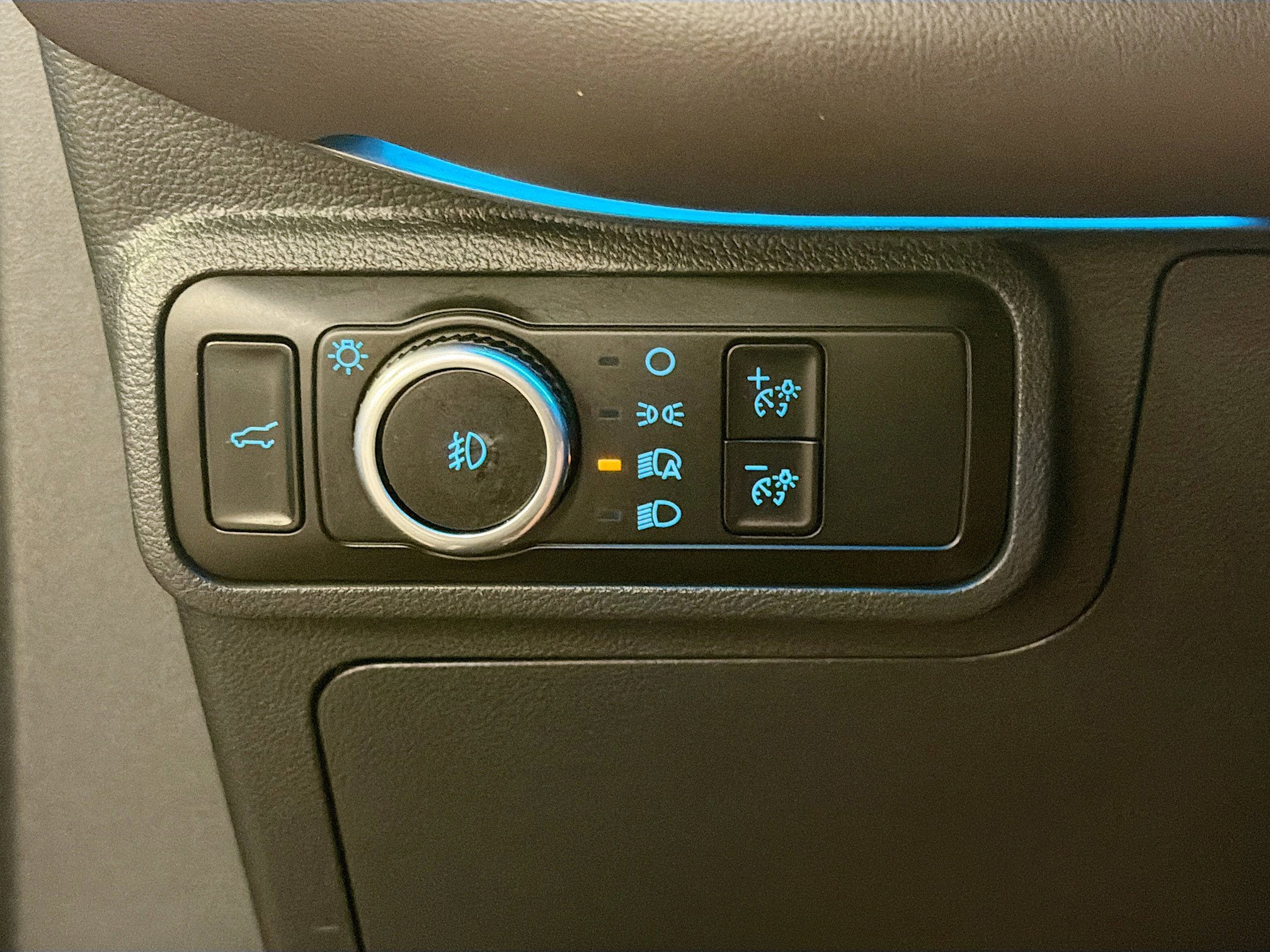 Used 2025 Ford Explorer Platinum w/ LUX Leather Package image 17