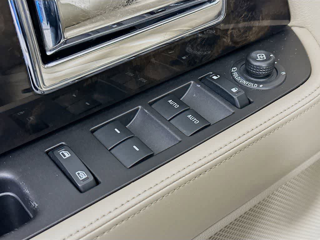 Used 2016 Lincoln Navigator Select image 29
