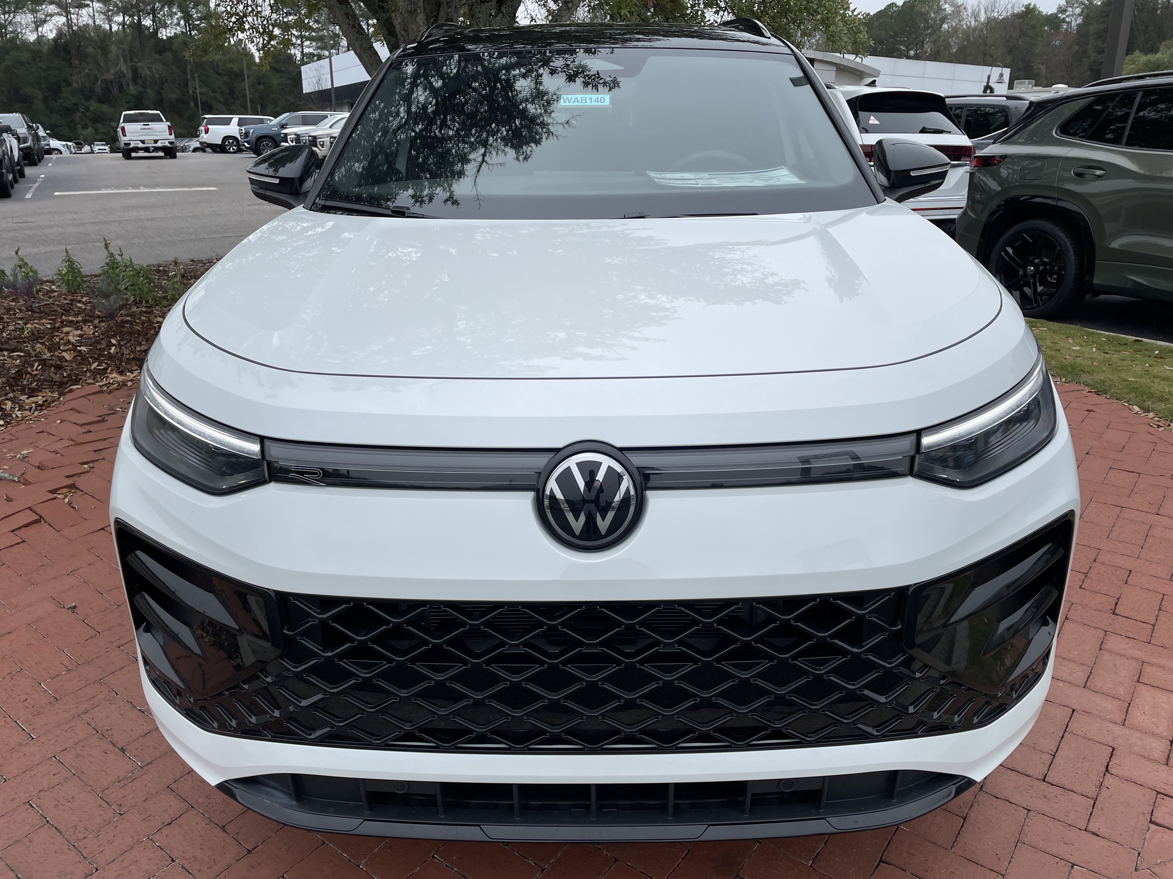 New 2026 Volkswagen Tiguan SE R-Line FWD image 2