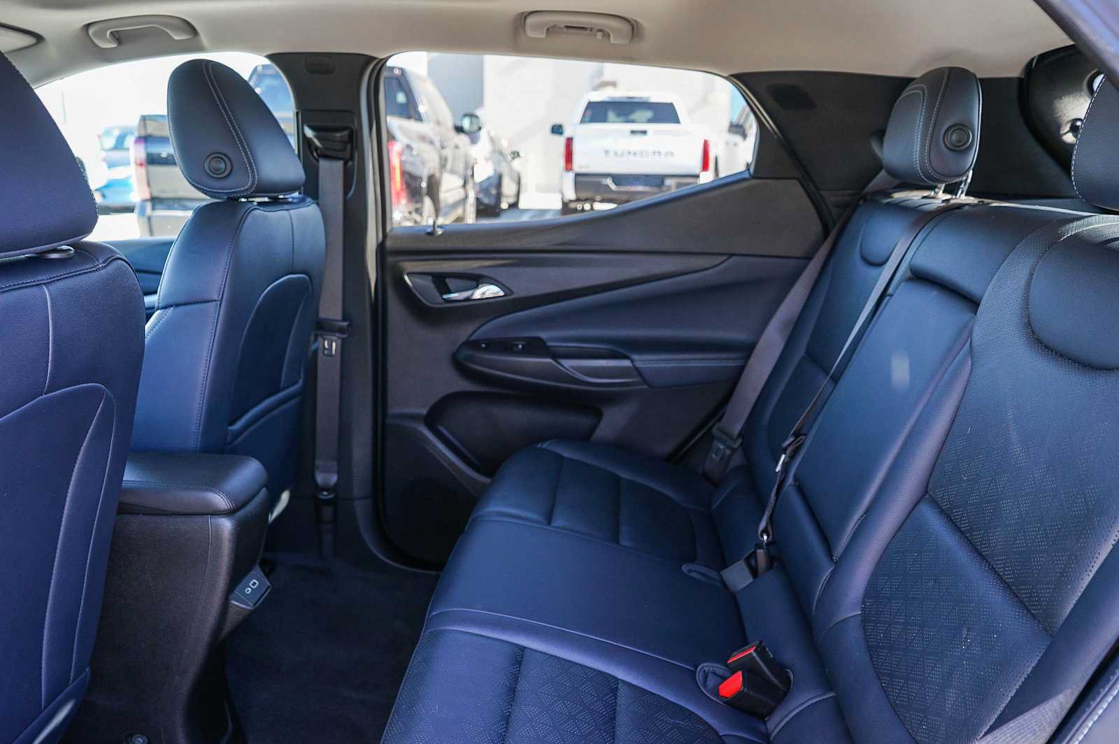 Used 2022 Chevrolet Bolt EUV Premier w/ Sun & Sound Package FWD image 18