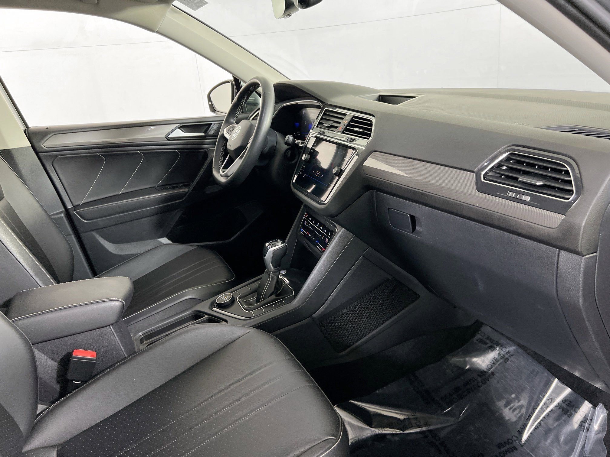 Used 2022 Volkswagen Tiguan SE AWD/4WD image 28