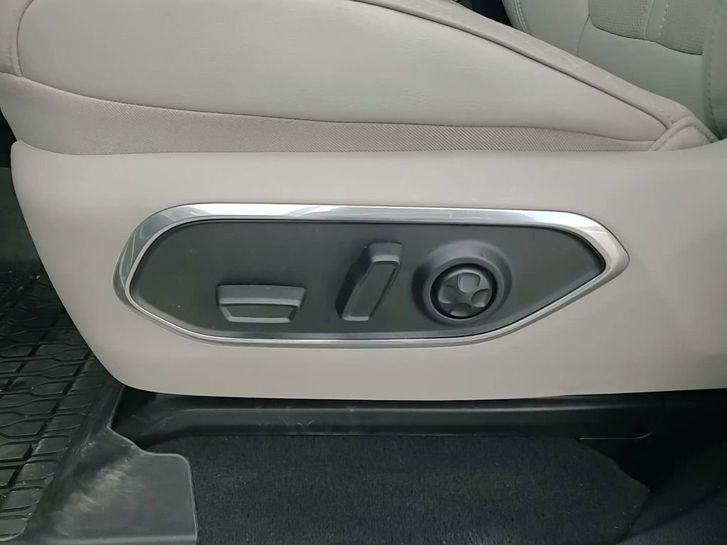 Certified 2024 Jeep Wagoneer Series III w/ Premium Group I image 27