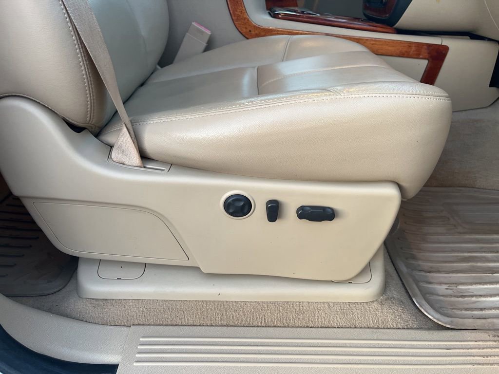 Used 2008 Chevrolet Silverado 3500 LTZ w/ EZ-Lift Tailgate Package image 61