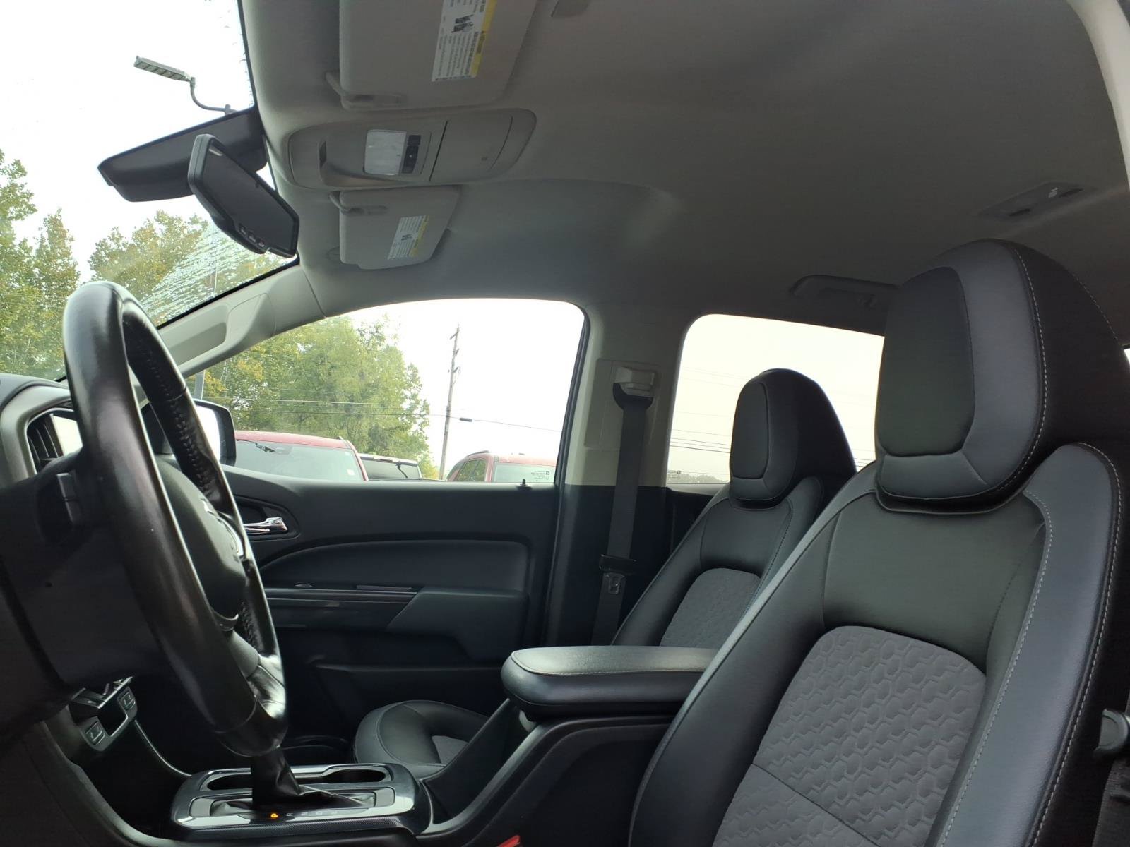 Used 2018 Chevrolet Colorado Z71 AWD/4WD image 12