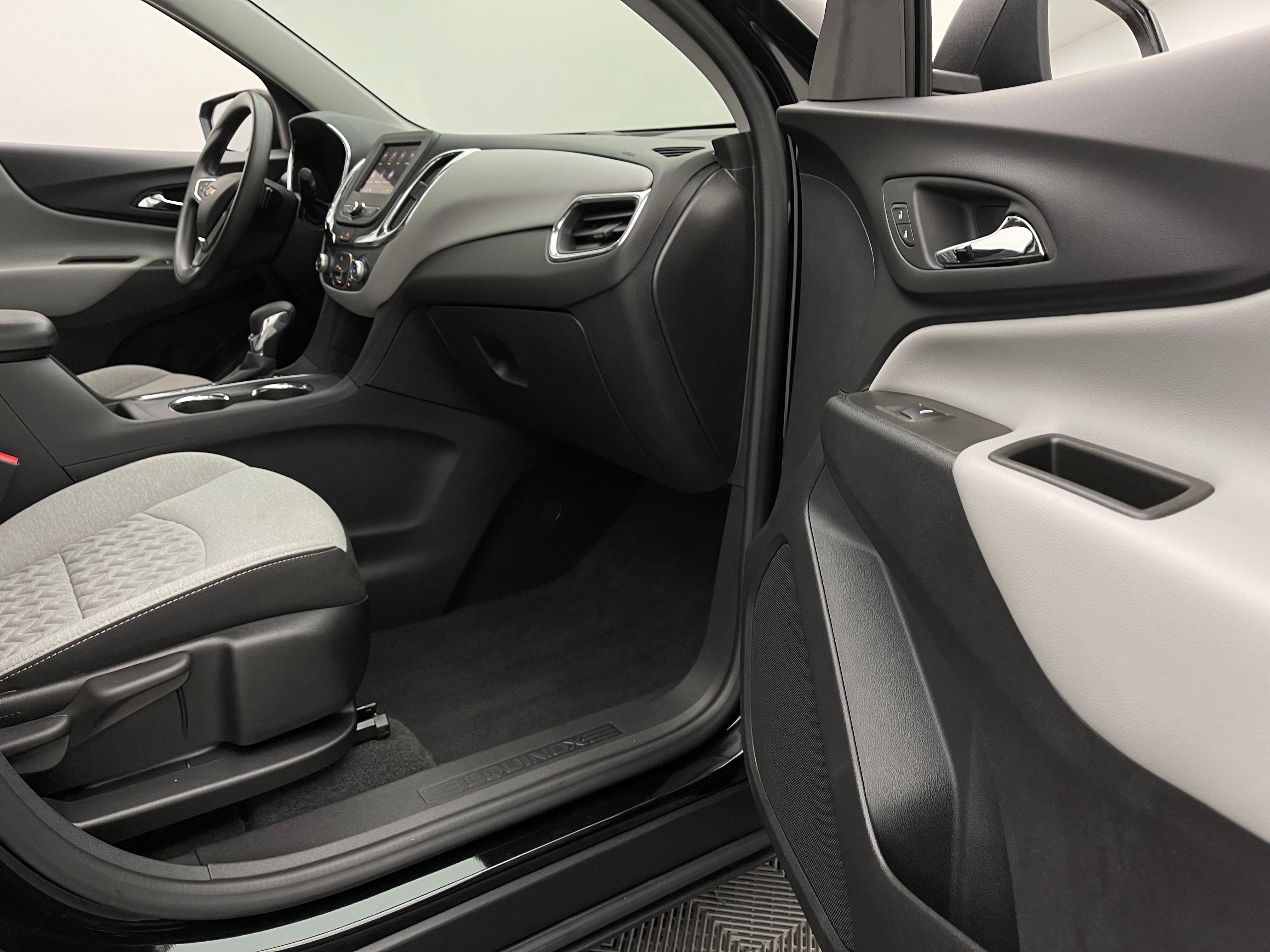 Used 2024 Chevrolet Equinox LS FWD image 28
