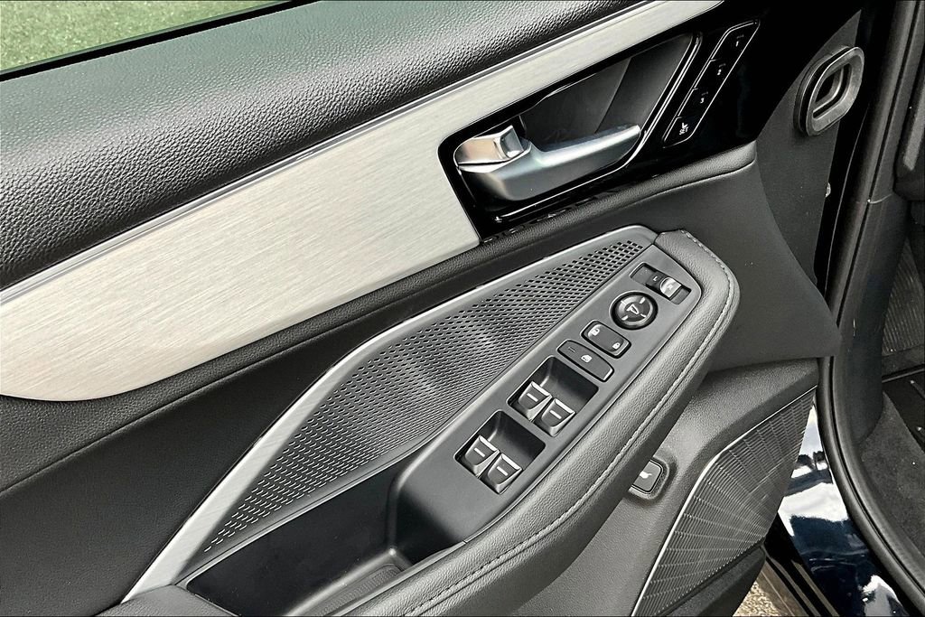 Used 2025 Acura MDX SH-AWD image 18